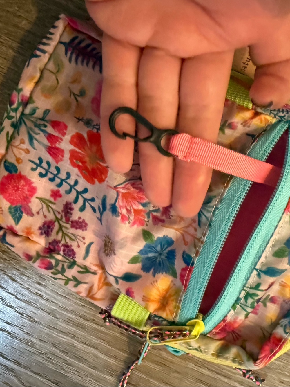 Natural Life 8-in-1 Pocket Crossbody - Rainbow Garden Cream Floral - Picture 9 of 9